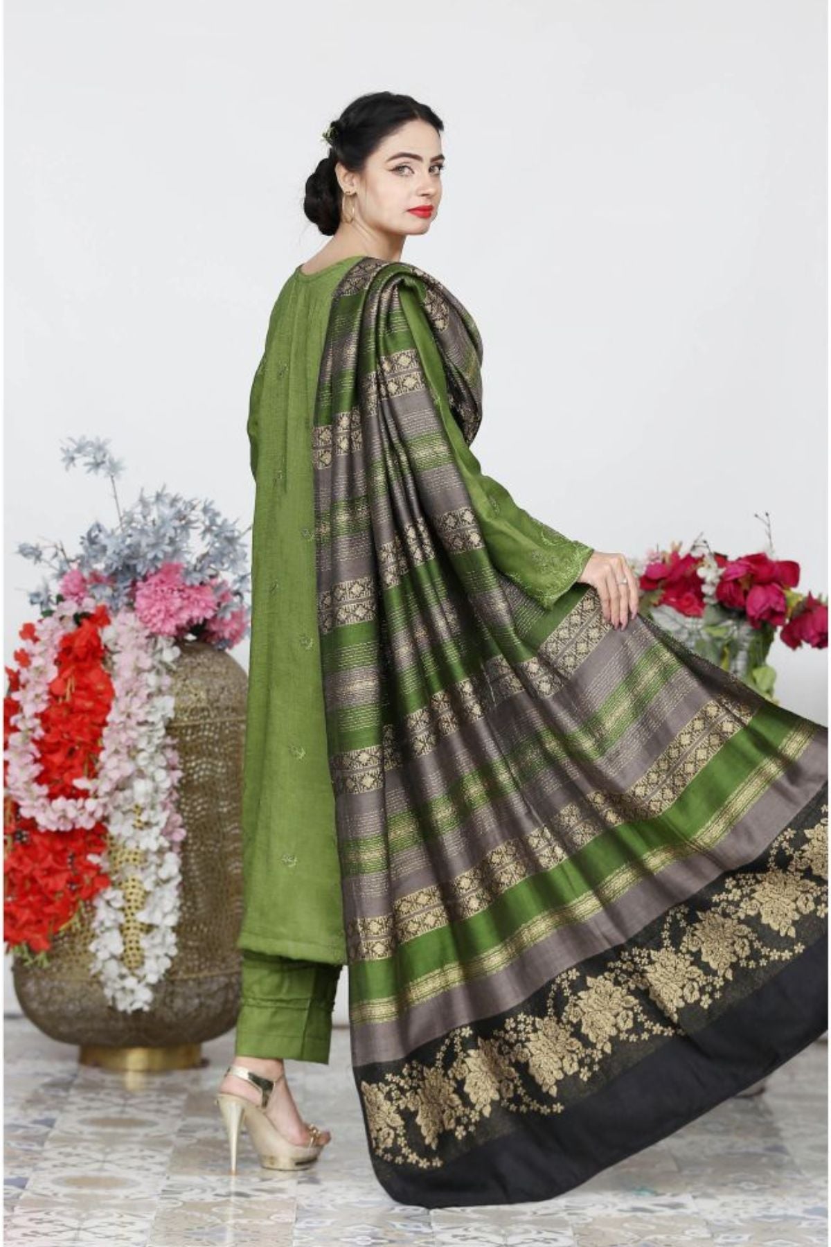 AA Peach Embroidered 01-03pc-Banarasi Shawl -A4