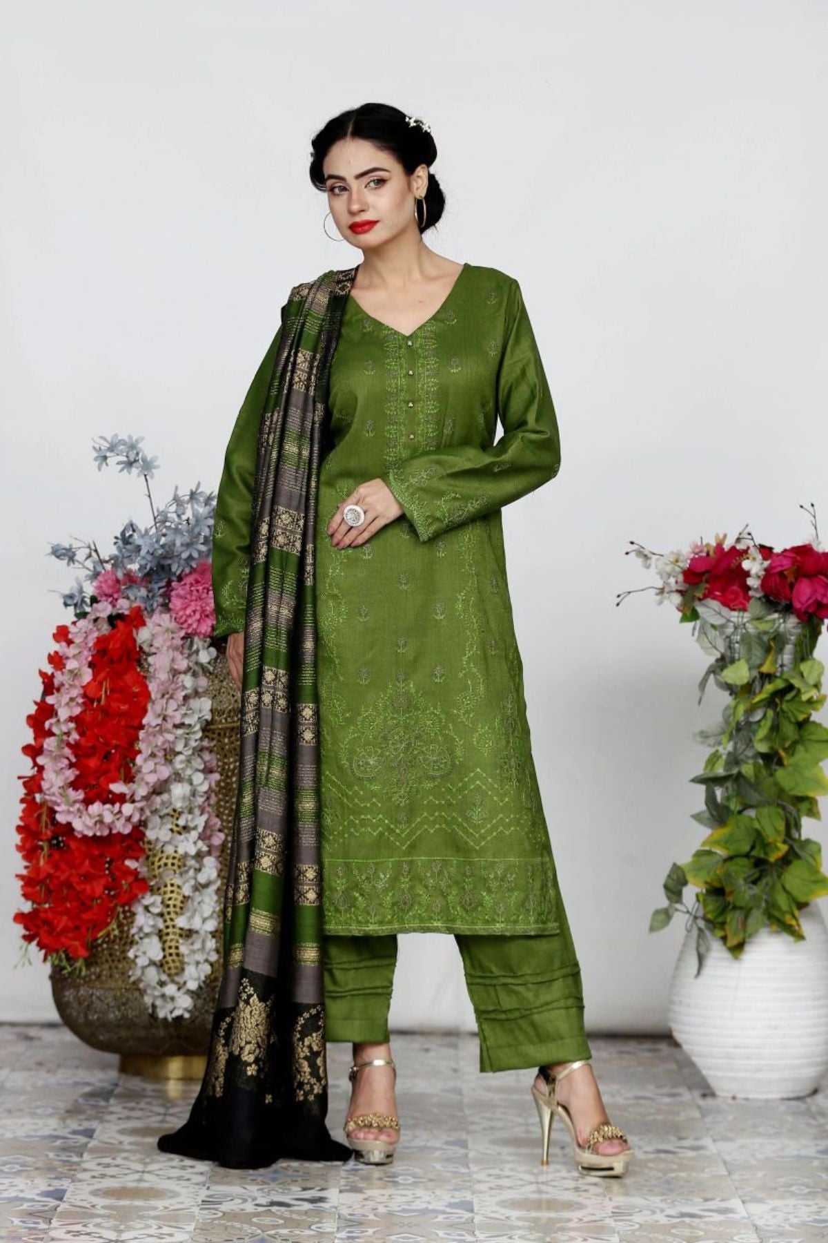 AA Peach Embroidered 01-03pc-Banarasi Shawl -A4